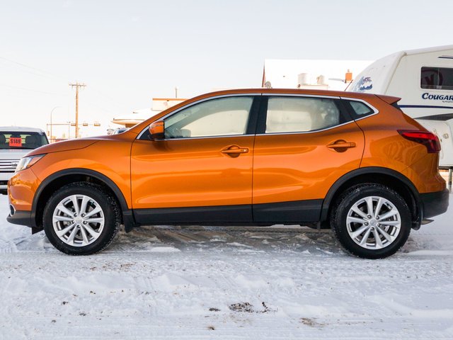 Used 2017 Nissan Qashqai Sv Heated Seats Sunroof Back Up Cam