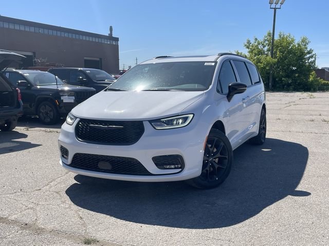 2024 Chrysler Pacifica in Woodbridge, Ontario