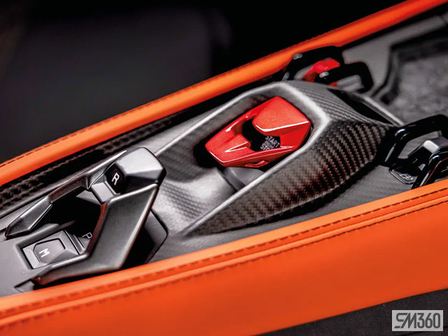 2025 LAMBORGHINI Revuelto