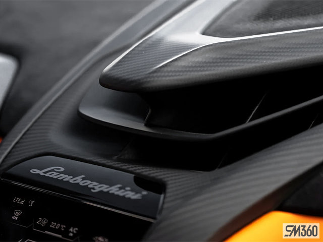 2025 LAMBORGHINI Revuelto