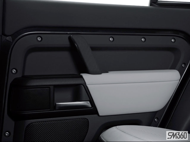 2025  Defender 130 V8