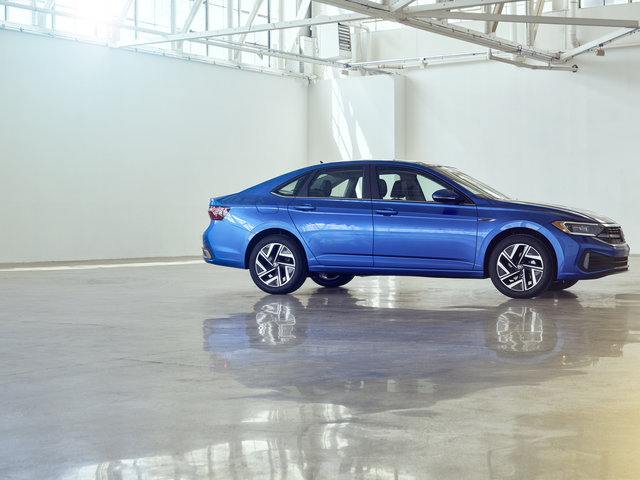 2023 Volkswagen Jetta vs Honda Civic: Which option is right for you?
