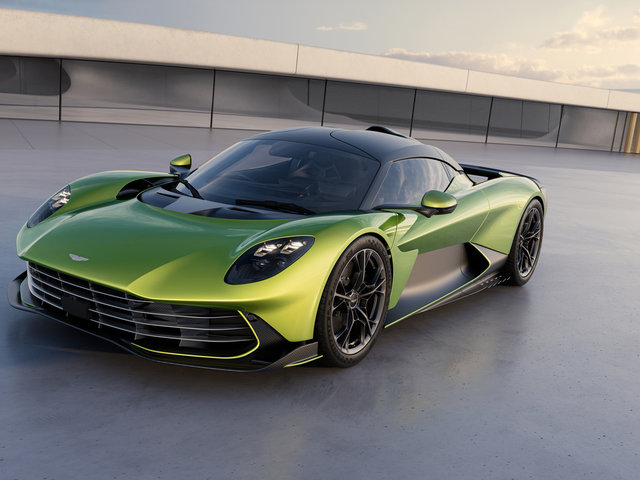 2025 Aston Martin Valhalla: A New Era of Mid-Engine Hybrid Performance