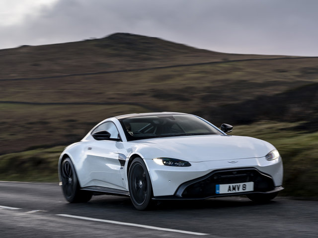 2020 Aston Martin Vantage vs 2020 Porsche 911