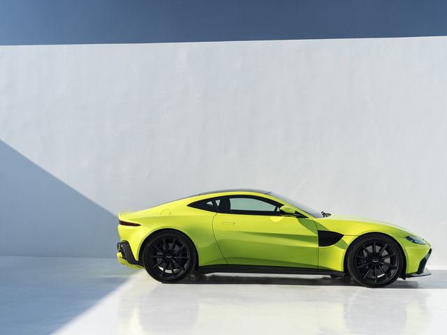 2022 Aston Martin Vantage: Exclusive Elegance