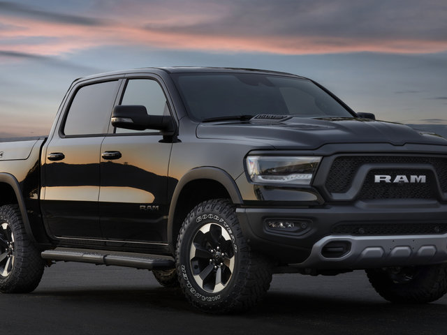 Comment est-ce que le Ram 1500 2023 se démarque du Chevrolet Silverado 2022 ?