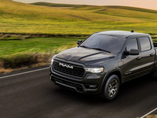 Le Ram 1500 Ramcharger 2025 innove dans le domaine de la technologie des camions électriques