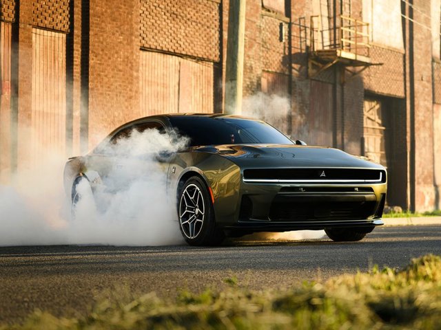 La Dodge Charger à essence rugira de nouveau en 2026