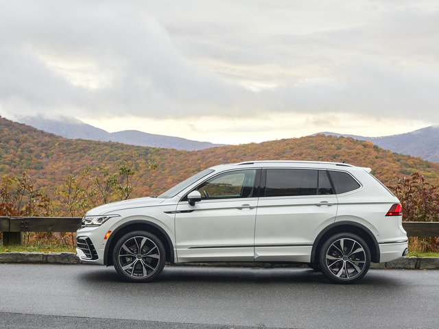 2022 Volkswagen Tiguan vs. 2022 Mitsubishi Outlander: The Tiguan Charges Ahead