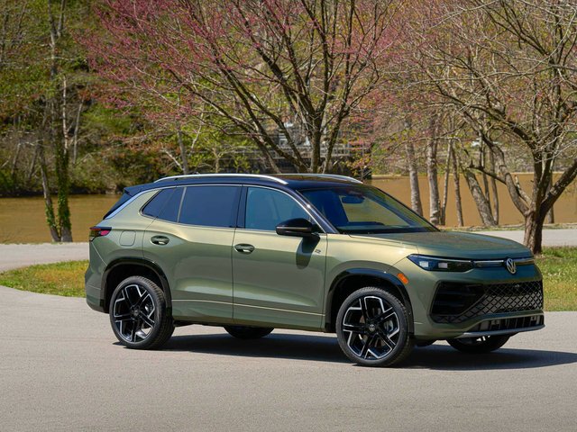 How the 2026 Volkswagen Tiguan Conquers Wet-Weather Driving