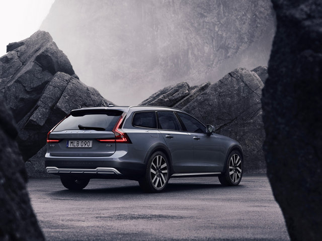 Get to Know the Volvo Cross Country Models