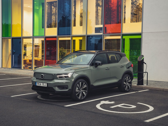 The Volvo XC40 Recharge Outshines the Genesis GV60