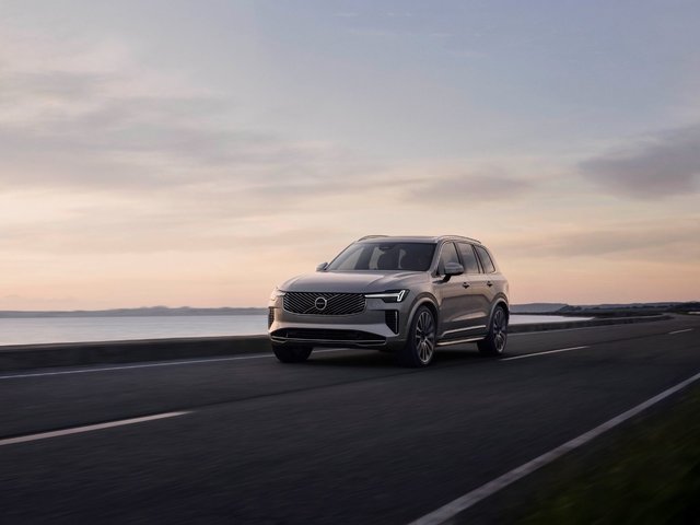 Why You Should Consider the 2026 Volvo XC90 T8 Plug-in Hybrid Plus Dark