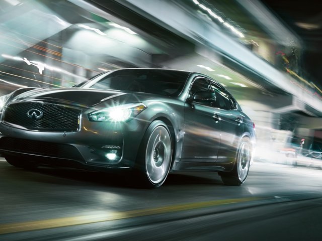 2016 Infiniti Q70: Elegance