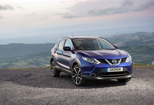 Compare the 2017 Nissan Qashqai and the Toyota C-HR