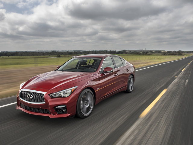 Comparing the 2017 Infiniti Q50 with the 2017 Mercedes-Benz C 300