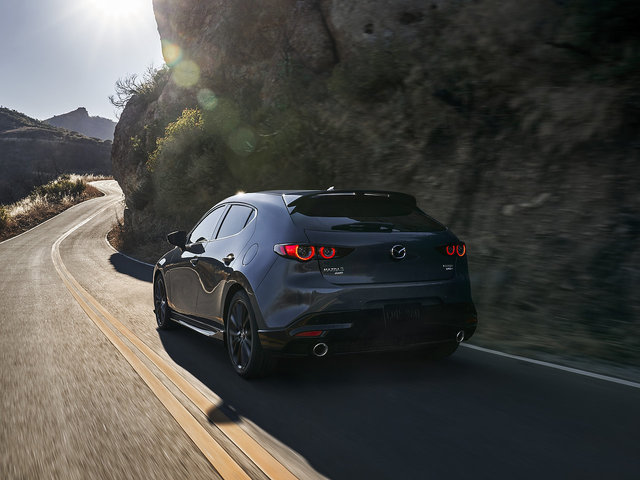 2021 Mazda3 Turbo vs. 2020 Hyundai Elantra