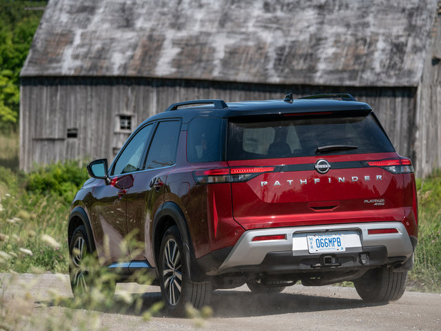 2022 Nissan Pathfinder vs 2022 Honda Pilot: The Pathfinder is more modern and gives you more