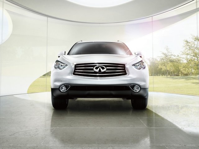 2015 Infiniti QX70: Robust Practicality