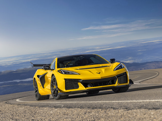 2025 Chevrolet Corvette ZR1: Unprecedented Power Meets Precision Engineering