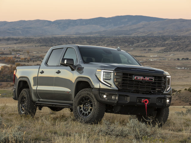 Summer Towing Tech: 5 Ways the 2025 GMC Sierra 1500 Simplifies Your Adventures