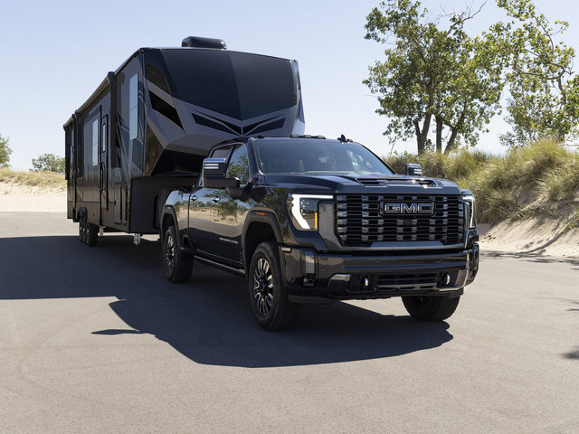 Three 2026 GMC Sierra HD Tech Features That Reshape Heavy-Duty Trailering for Commercial Use
