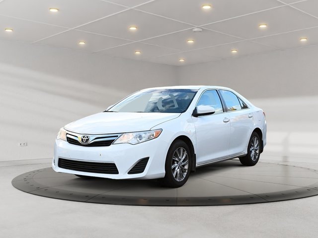 Toyota Camry LE + ROUES EN ALLIAGE + SIEGES ELECTRIQUE 2013