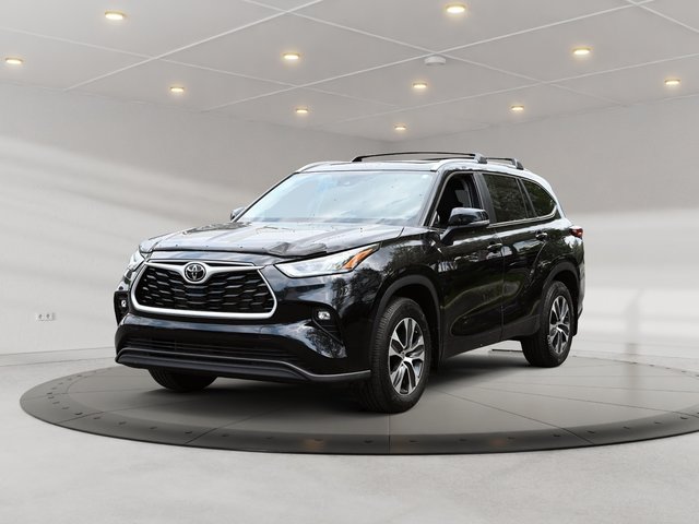 2023 Toyota Highlander XLE + SIEGES EN CUIR + TOIT OUVRANT