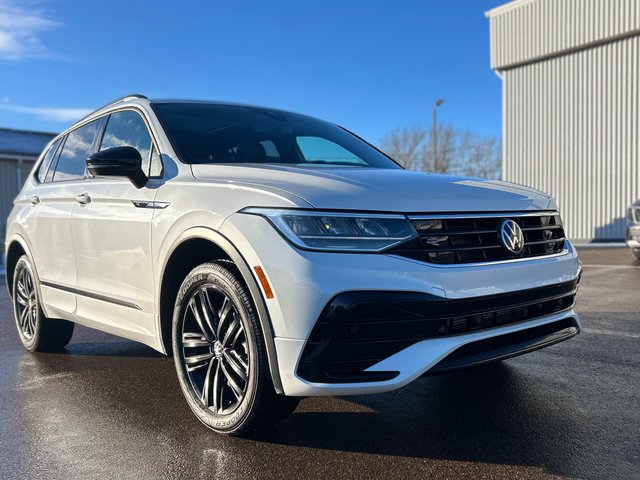 2022 Volkswagen Tiguan Comfortline R-Line Black Edition AWD