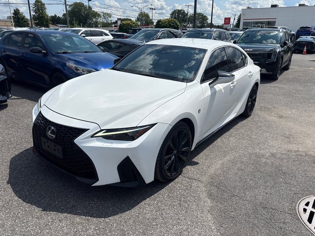 Lexus IS  2021