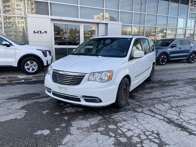 2016 Chrysler COUNTRY