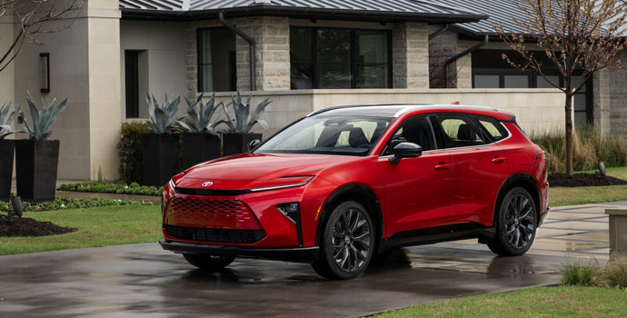 2025 Toyota Crown Signia: The Latest in Toyota Hybrid Luxury