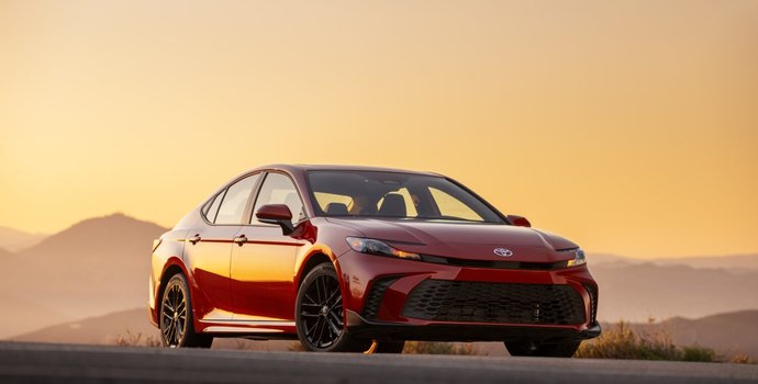 2025 Toyota Camry Hybrid: The New Benchmark in Sedans