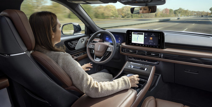 10 Groundbreaking Technologies Offered on 2025 Vehicles