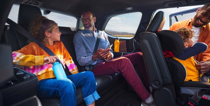 Should You Buy a New 2025 Three-Row SUV or a New 2025 Minivan for Your Family?