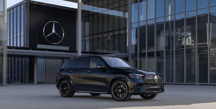 Comparing the 2025 Mercedes-Benz GLE PHEV to the GLE 450: Which One is Right for You?