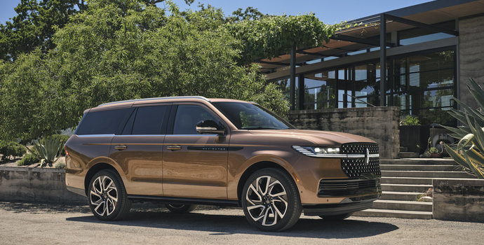 Features That Make the New Lincoln Navigator Different From the Ford Expedition