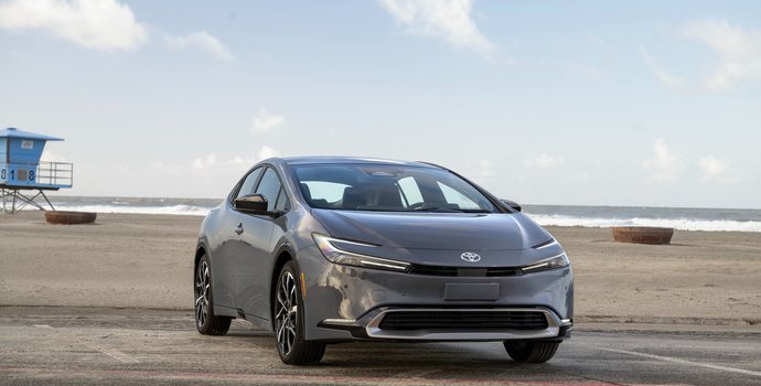 2026 Toyota Hybrids vs. Plug-in Hybrids: Which Saves You More on Gas?