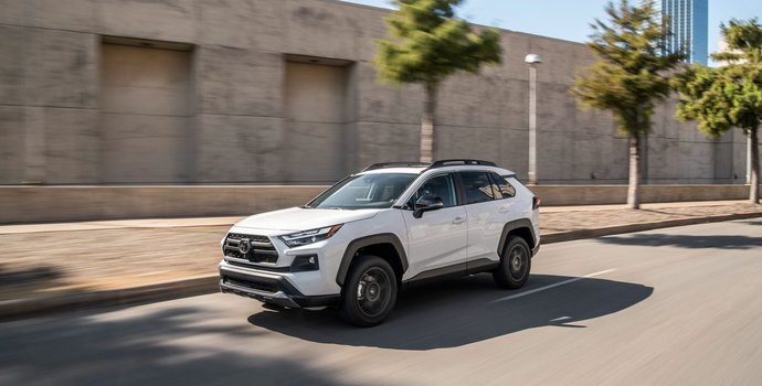 An Ontario Guide to Buying a Used Car: Financing, Insurance & Warranty Explained