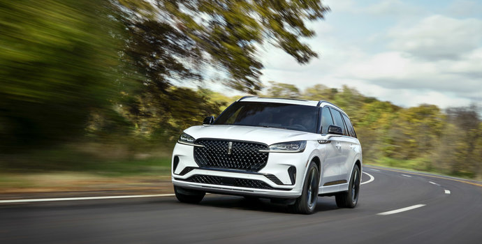 Should You Buy a 2026 Lincoln Aviator or a 2026 Lincoln Nautilus?