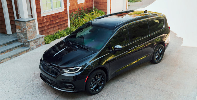 Looking at Every Chrysler Minivan on Sale Today: Pacifica and Grand Caravan