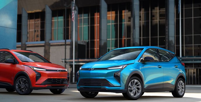 2027 Chevrolet Bolt LT vs. RS: Same 65 kWh Battery and 410 km Range, Different Personalities