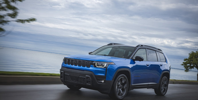 From 6.4 L/100 KM to 3,500 lbs of Towing: The 2026 Cherokee Hybrid by the Numbers