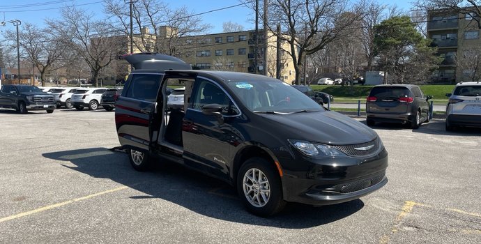 How to Lease a Wheelchair Accessible Van in Ontario Through a Specialist Mobility Dealership