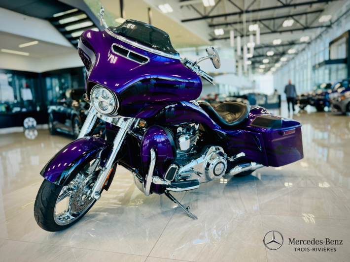 2015 Harley-Davidson ® CVO STREET GLIDE (FLHXSE) CVO