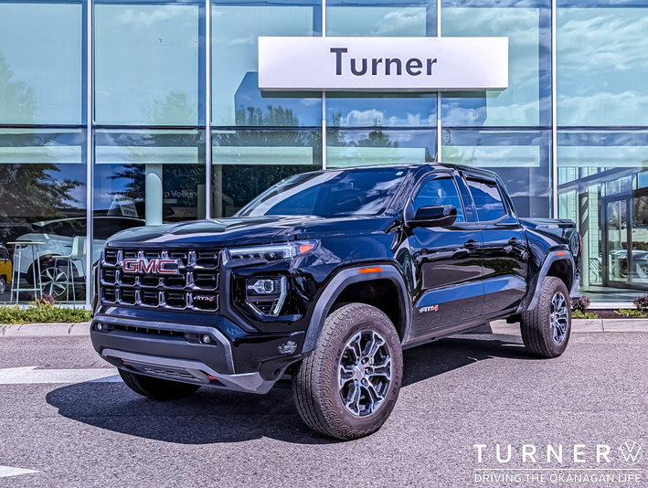 2024 GMC Canyon AT4 LOCALLY DRIVEN / LEATHER AND HEATED SEATS / TURBO MAX ENGINE / 4X4 DRIVETRAIN