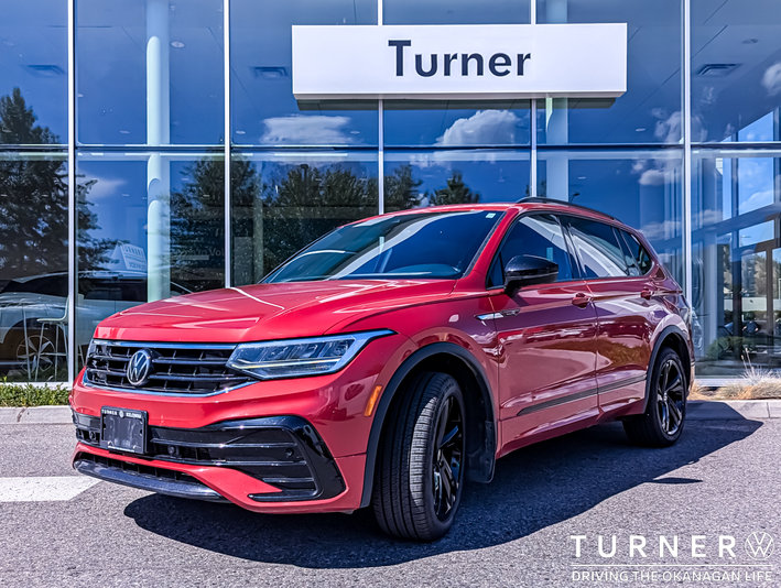 2024 Volkswagen Tiguan COMFORTLINE R-LINE BLACK EDITION FORMER SERVICE LOANER / 4 MOTION ALL WHEEL DRIVE / PREMIUM SYNTHETIC INTERIOR