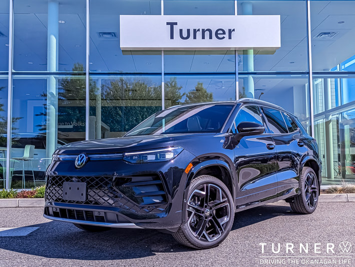 2025 Volkswagen Tiguan HIGHLINE R-LINE LOCALLY OWNED / LEATHER AND MASSAGE SEATS / NEW VEHICLE AT PRE-OWNED PRICING