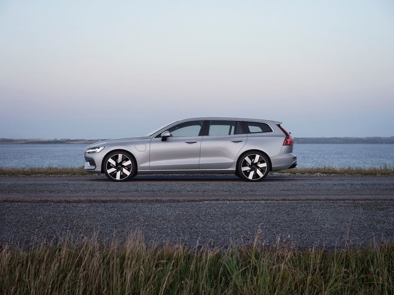 A look at the new 2023 Volvo V60 | Volvo Cars Toronto