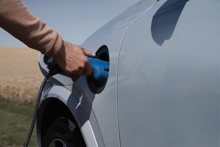 Harnessing the Future: Volvo's Recharge Plug-In Hybrids Redefine Expectations